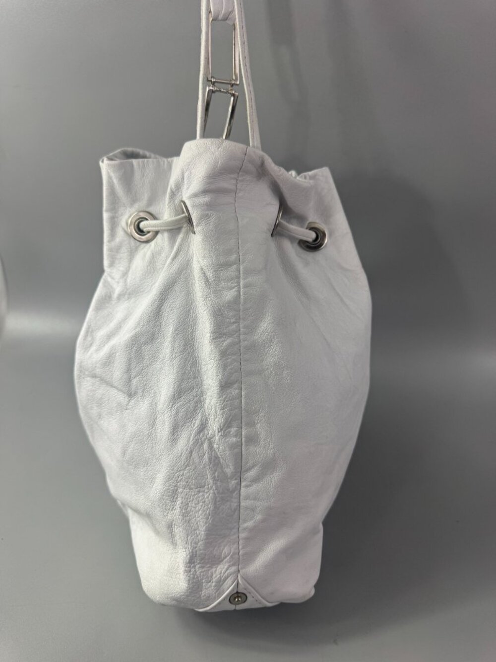 Neto White Leather Drawstring Shoulder Purse - Picture 4 of 14